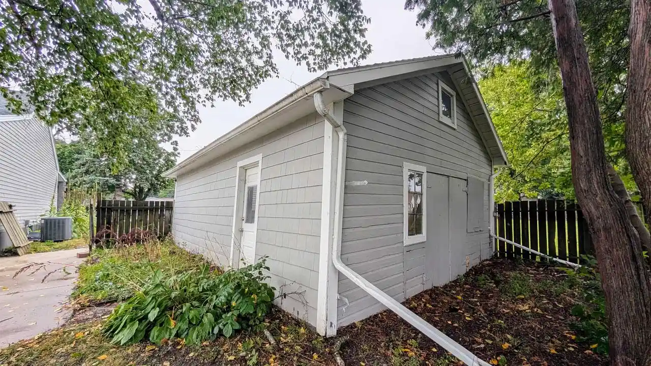 4th image of 4013 Michigan Avenue Avenue, Manitowoc, WI 54220 | MLS# 50331715