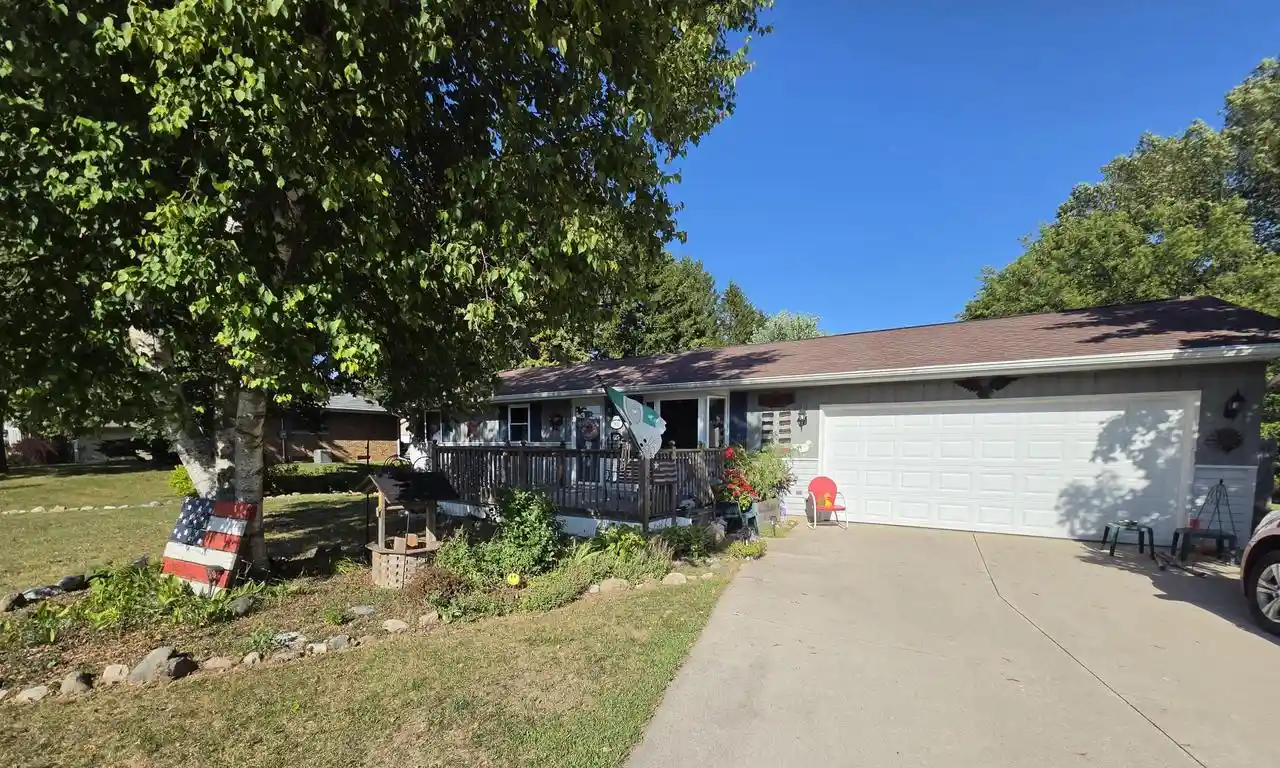 Photo 1 of Single family home for sale at 1845 Herman Rd, Manitowoc, WI 54220 | MLS# 1977995 | Listing updated on 2026-09-22