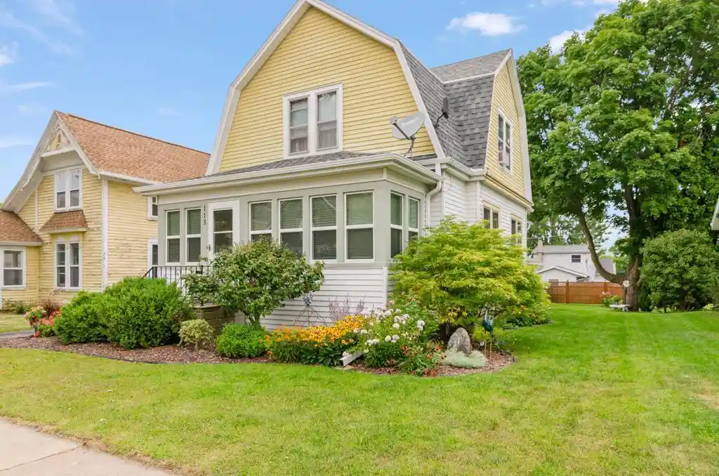 Photo 1 of Single family home for sale at 113 E Beacon Avenue Avenue, New London, WI 54961 | MLS# 50331710 | Listing updated on 2026-09-17
