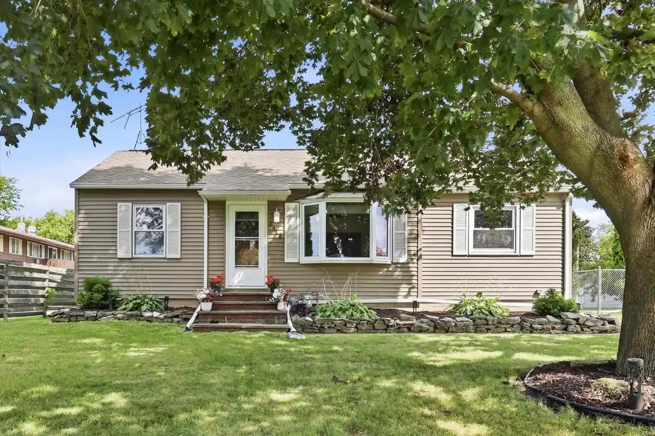 Photo 1 of Single family home for sale at 2412 Carleton Avenue Avenue, Appleton, WI 54915 | MLS# 50331740 | Listing updated on 2026-08-30