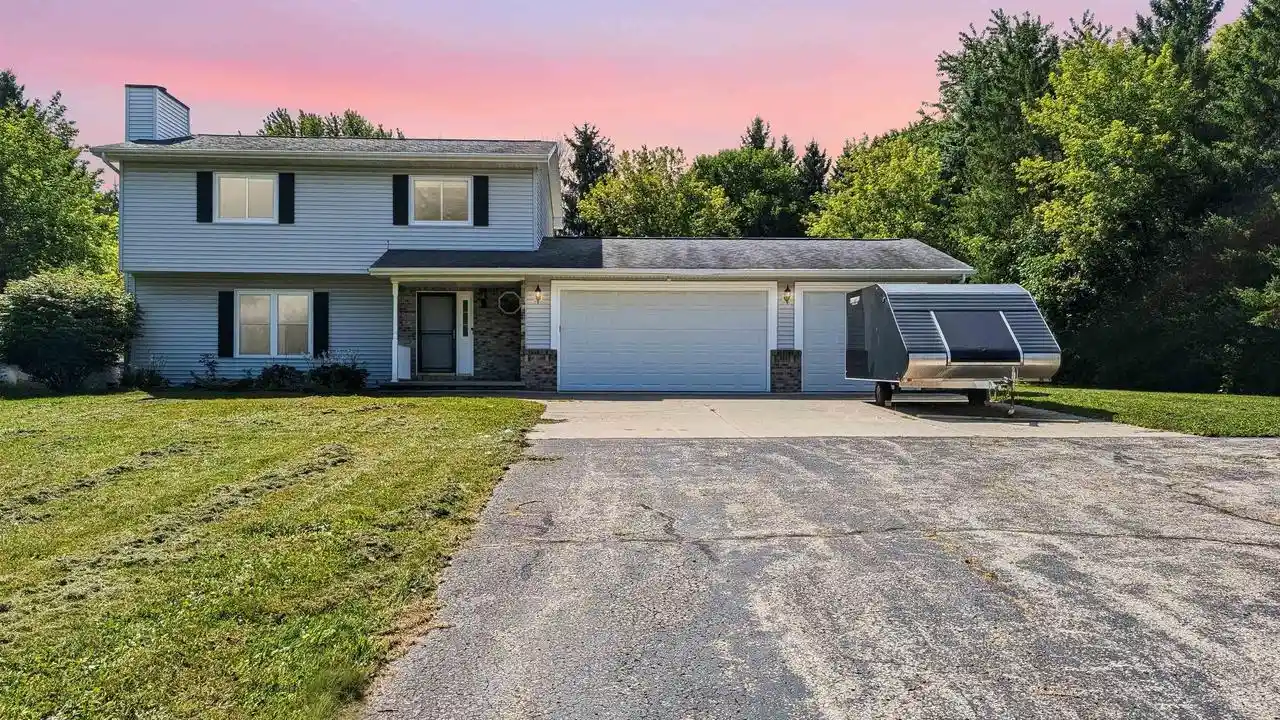 Photo 1 of Single family home for sale at W9355 Country Cove Lane Lane, Hortonville, WI 54944 | MLS# 50331748 | Listing updated on 2026-09-05