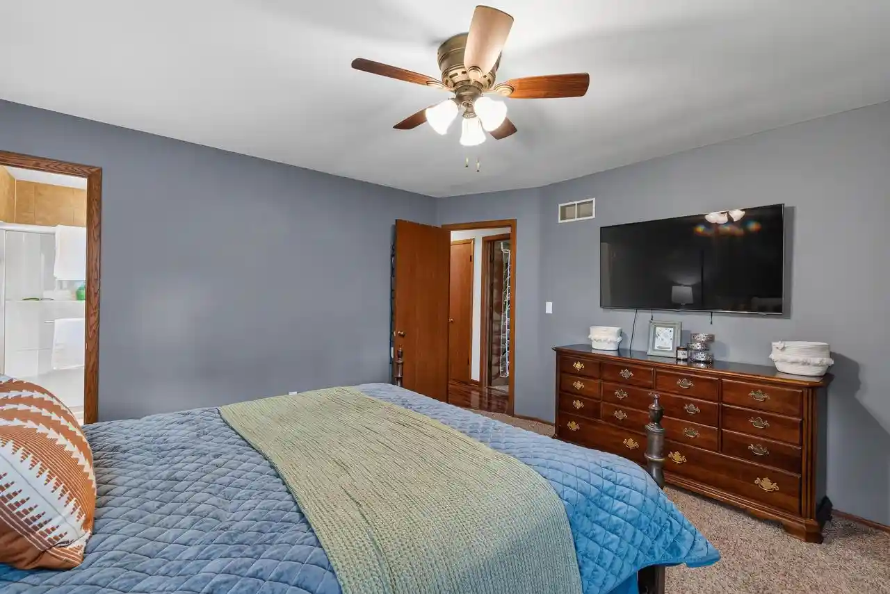 Photo 3 of Single family home for sale at N74W22095 Alta Vista Dr Dr, Lisbon, WI 53089 | MLS# 1978018 | Listing updated on 2026-09-25
