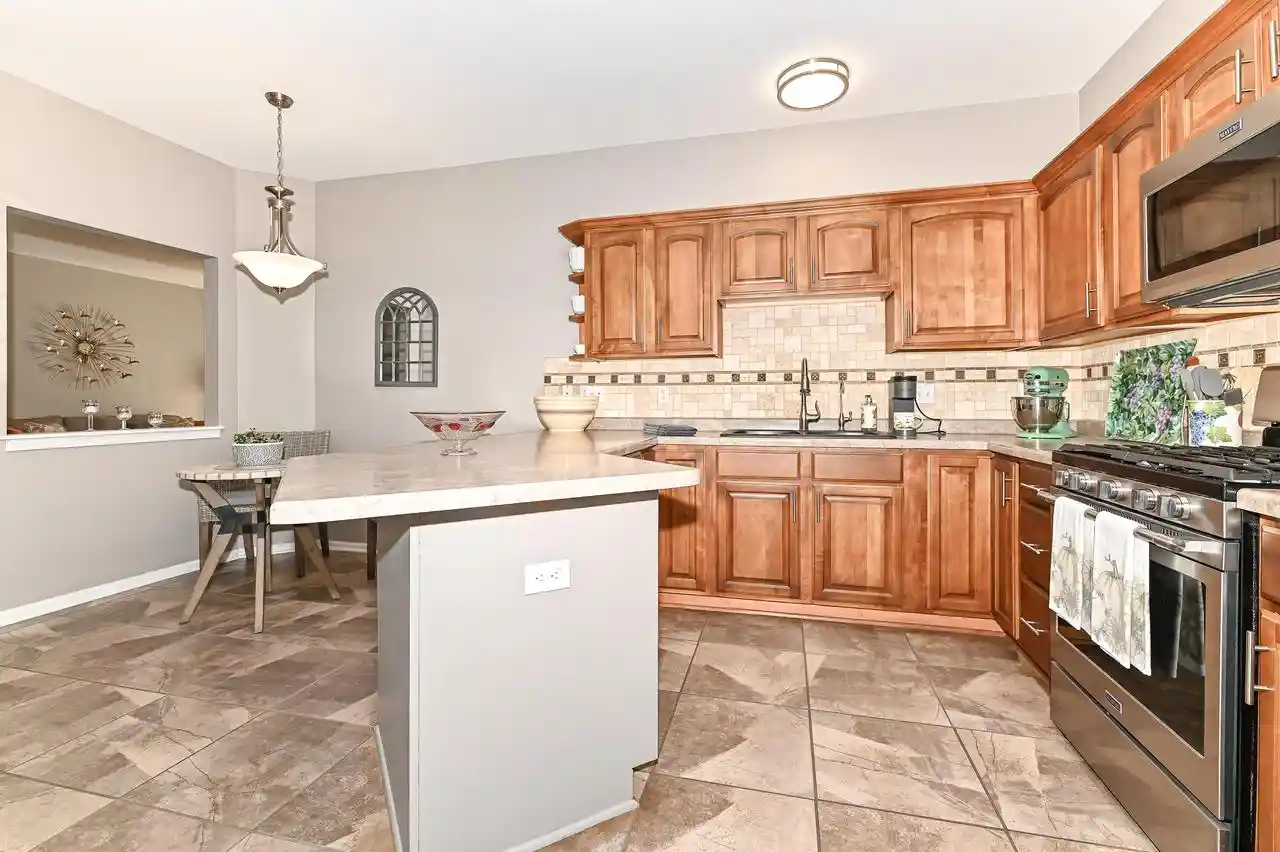 Listing Photo 5 - Condo for sale in building located at 1150 Park Dr Dr, Lake Geneva, WI 53147 - Unit #602