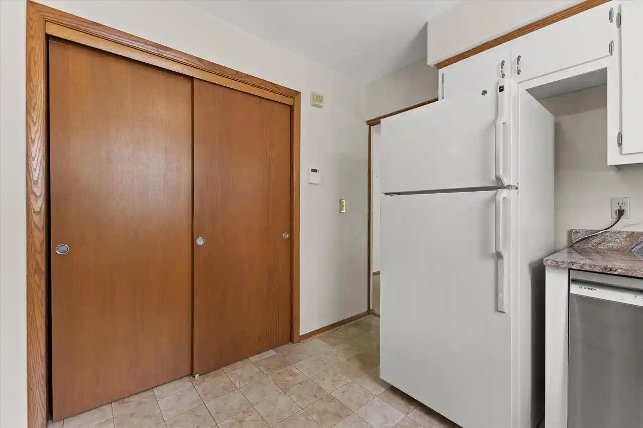 Photo 4 of Single family home for sale at 2310 Guinevere Dr Dr, Brookfield, WI 53045 | MLS# 1978033 | Listing updated on 2026-09-25