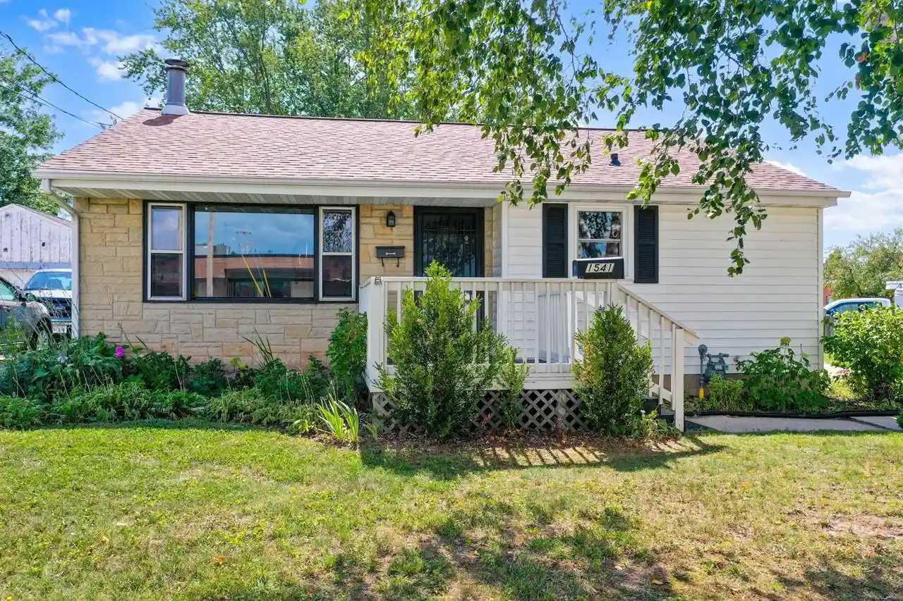 Photo 1 of Single family home for sale at 1541 Western Avenue Avenue, Green Bay, WI 54303 | MLS# 50331762 | Listing updated on 2026-09-17