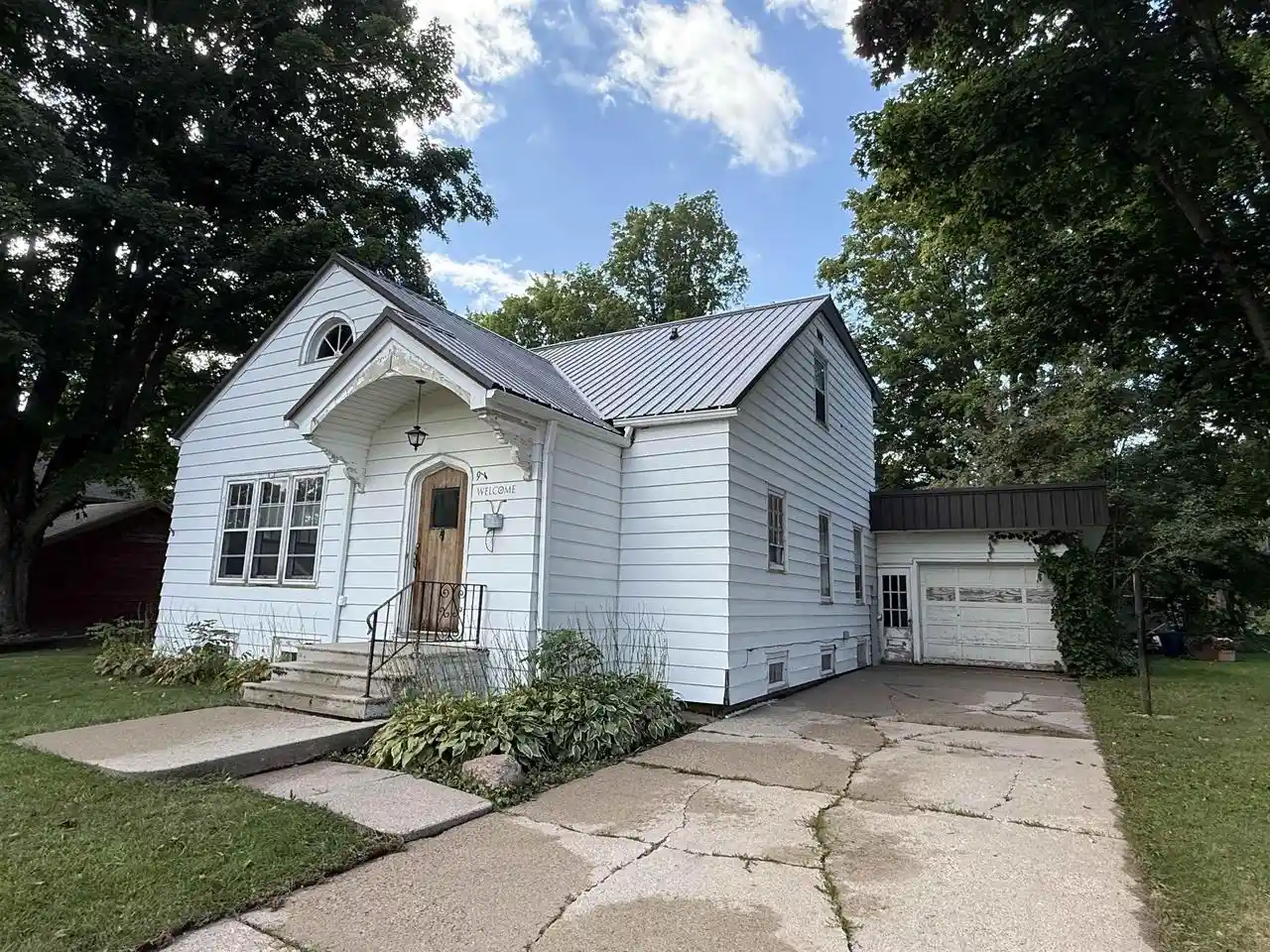 Photo 1 of Single family home for sale at 911 Main Street Street, Gresham, WI 54128 | MLS# 50331765 | Listing updated on 2026-08-29