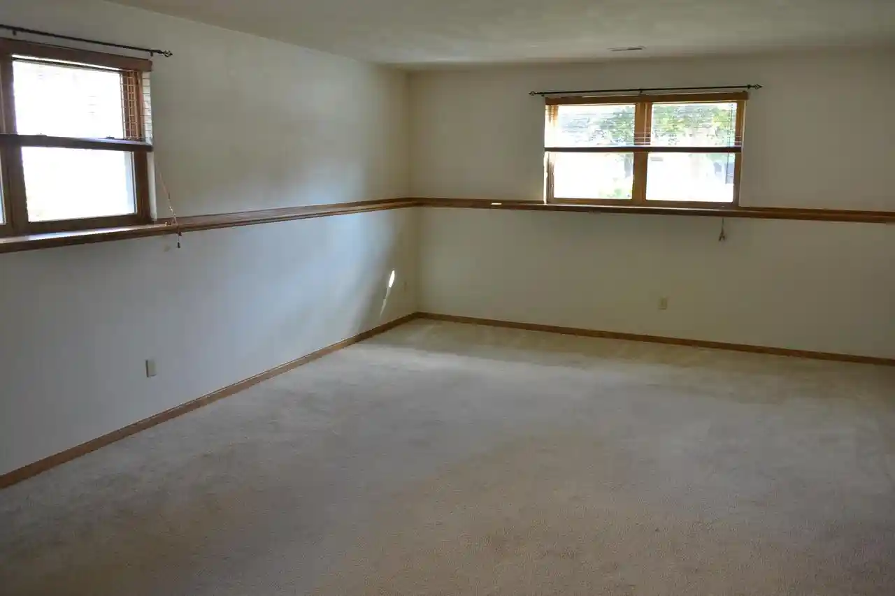 Photo 3 of Single family home for sale at 40 Rolling Green Circle Circle, Oshkosh, WI 54904 | MLS# 50331764 | Listing updated on 2026-08-30