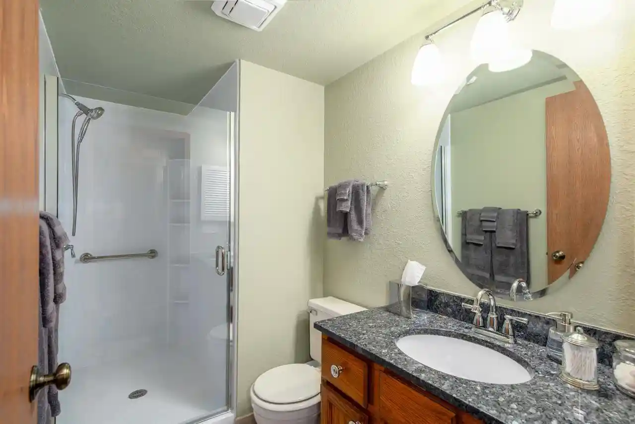 Listing Photo 4 - Condo for sale in building located at 264 N Campbell Rd Rd, Oshkosh, WI 54902 - Unit #A