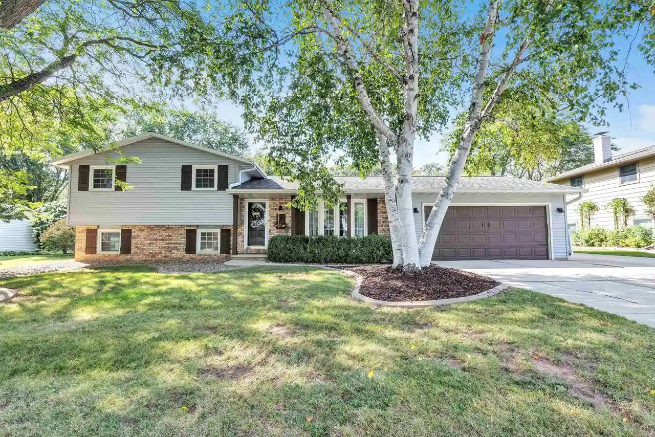 Photo 1 of Sale Pending at 2824 Otto Court Court, Green Bay, WI 54313 | MLS# 50331753 | Listing updated on 2026-09-21