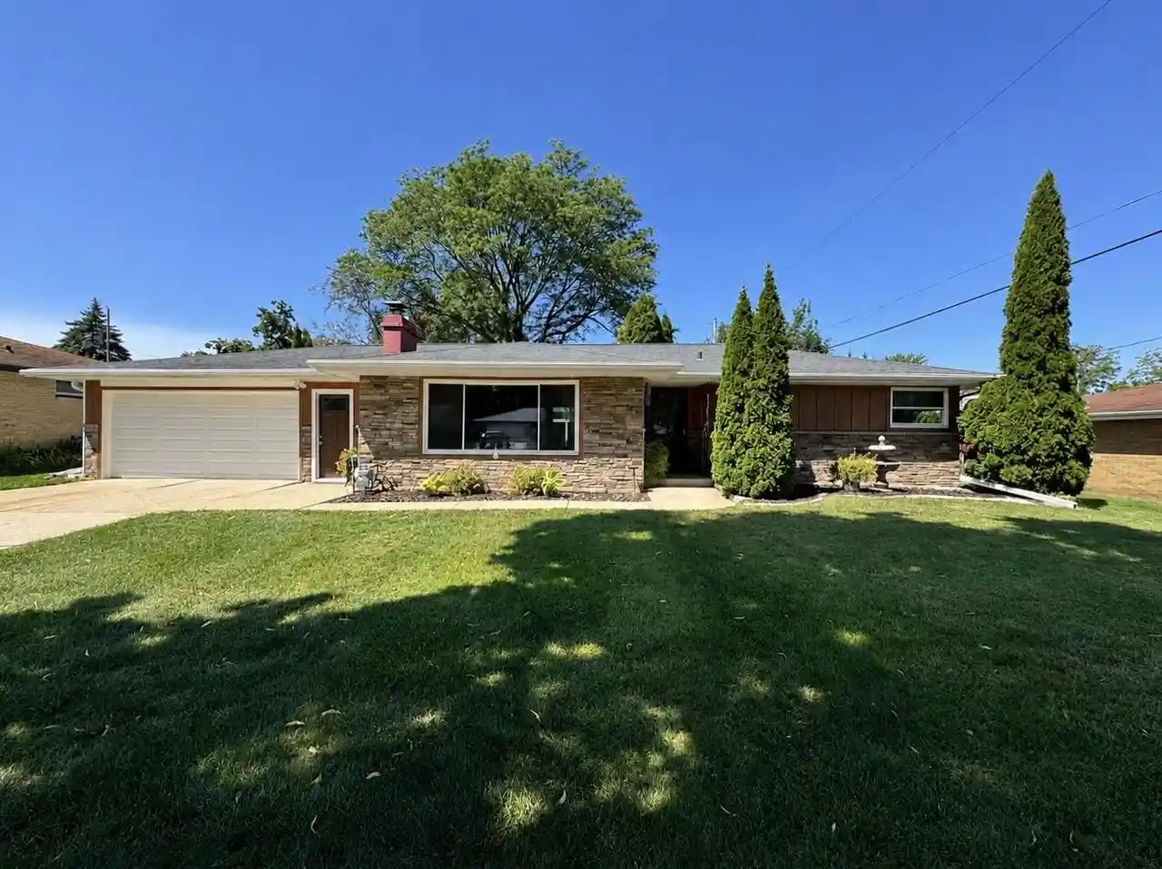 Photo 1 of Single family home for sale at 1700 Chateau Dr Dr, Green Bay, WI 54301 | MLS# 50331770 | Listing updated on 2026-09-18
