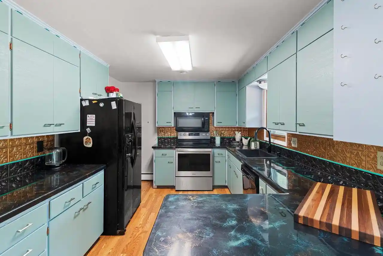 3rd image of 6501 Sunset Dr Dr, Two Rivers, WI 54241 | MLS# 50331774