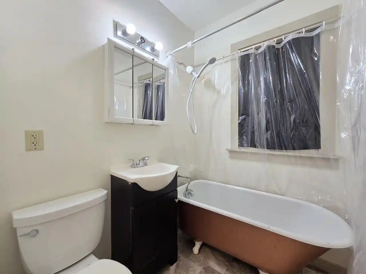 Listing Photo 4 - Condo for sale in building located at 3726 W Dorothy Pl Pl, Milwaukee, WI 53215 - Unit #3726A