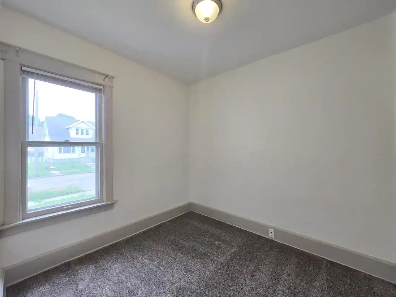 Listing Photo 5 - Condo for sale in building located at 3726 W Dorothy Pl Pl, Milwaukee, WI 53215 - Unit #3726A