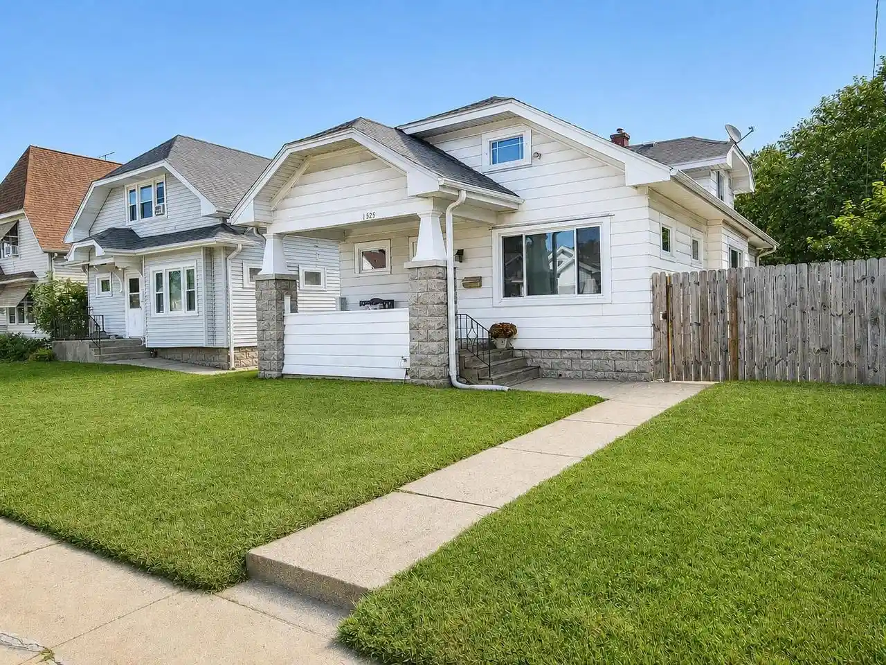 Photo 1 of Single family home for sale at 1525 Arthur Avenue Avenue, Racine, WI 53405 | MLS# 1978076 | Listing updated on 2026-08-30