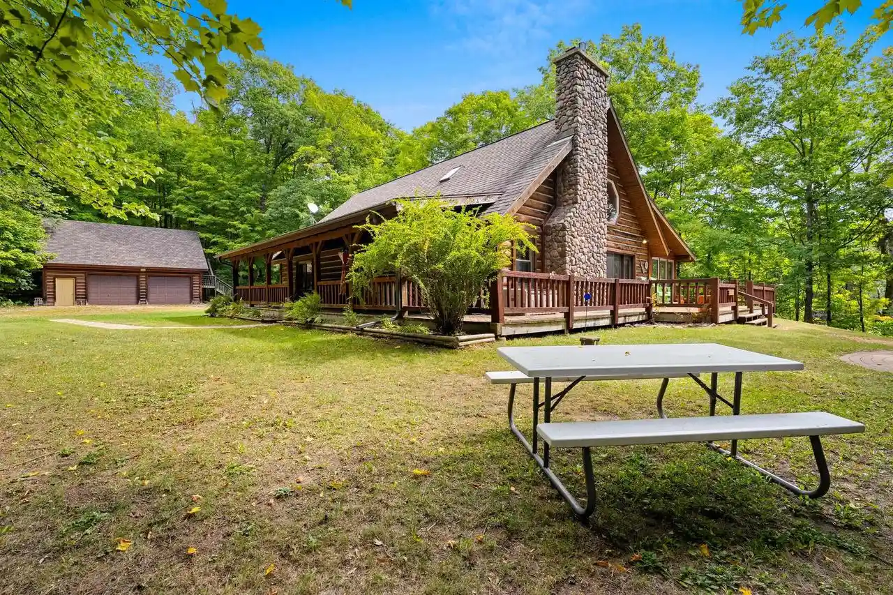 Photo 4 of Single family home for sale at 1511 S Shore Dr Dr, Wabeno, WI 54566 | MLS# 50331783 | Listing updated on 2026-09-08