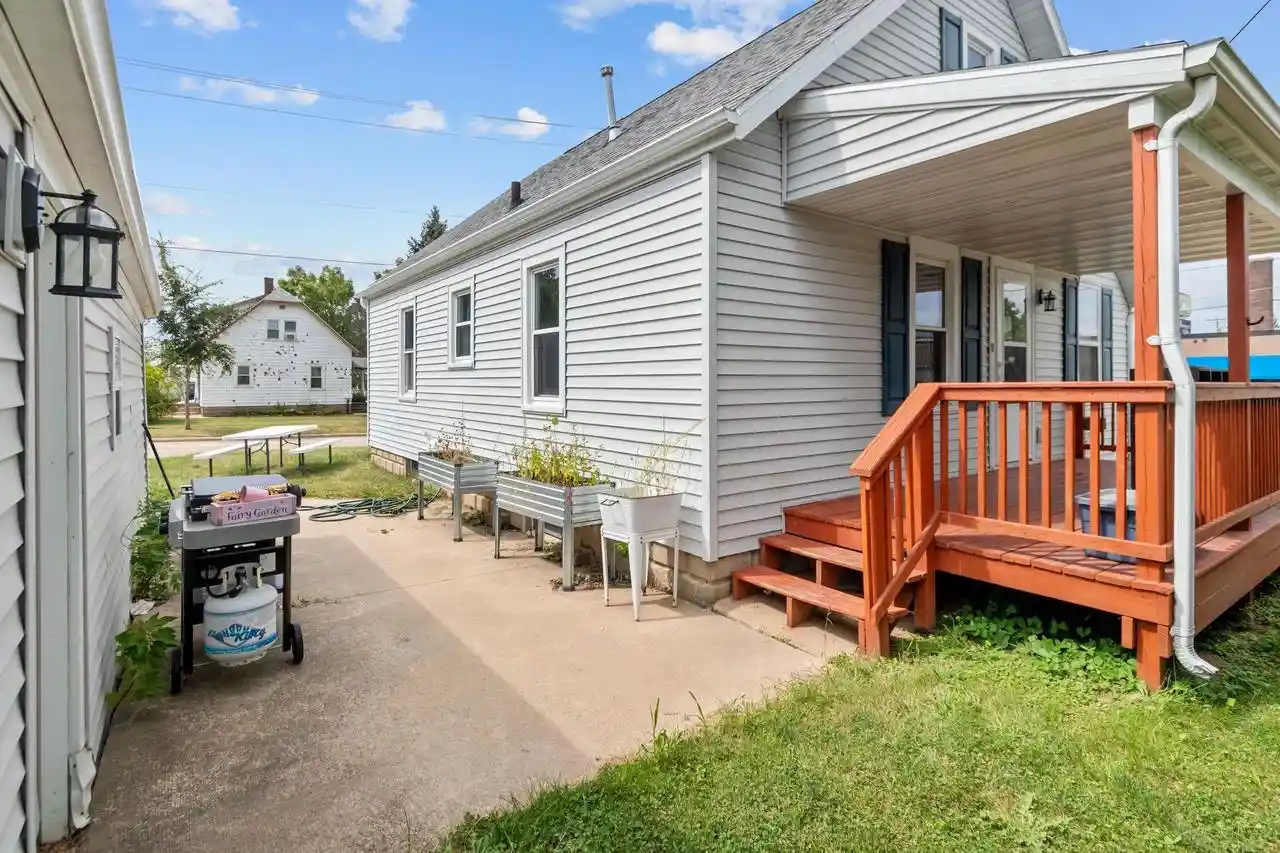 3rd image of 1727 W Wisconsin Avenue Avenue, Appleton, WI 54914 | MLS# 50331768