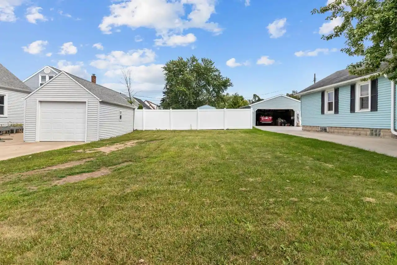 33rd image of 1727 W Wisconsin Avenue Avenue, Appleton, WI 54914 | MLS# 50331768