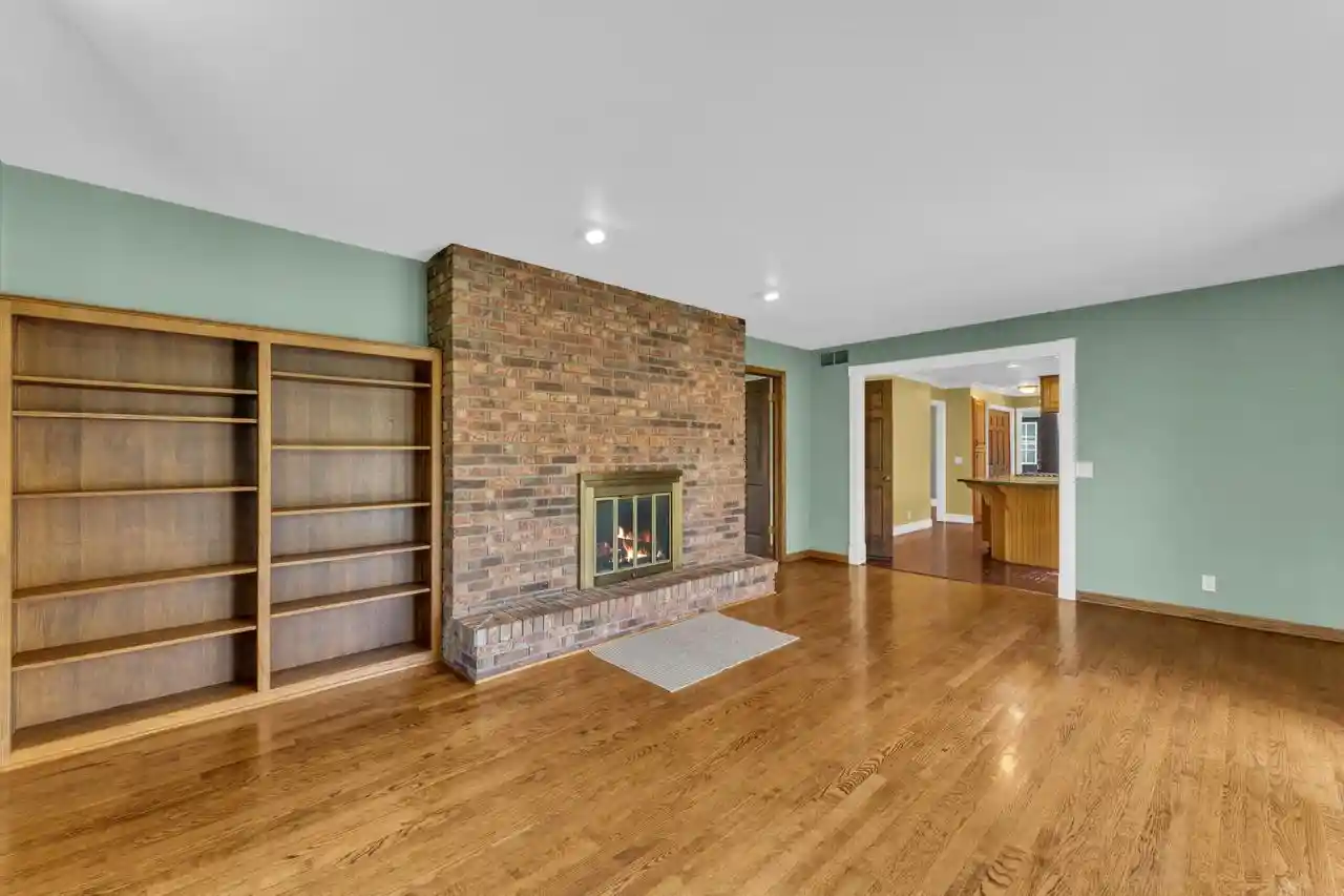 Photo 3 of Single family home for sale at 7 Sprucewood Court Court, Wind Point, WI 53402 | MLS# 1978084 | Listing updated on 2026-09-01