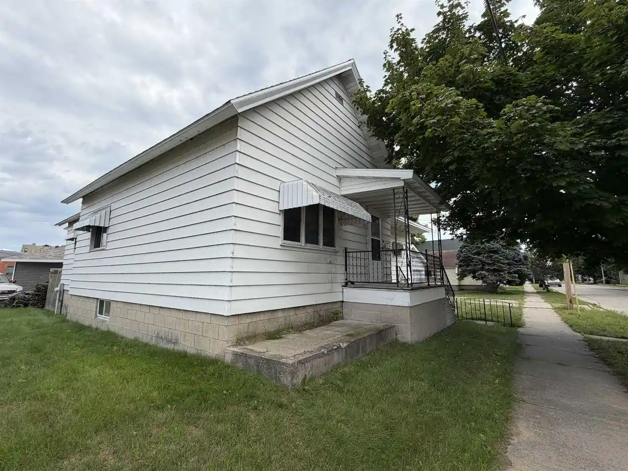 Photo 3 of Single family home for sale at 822 4th Street Street, Menominee, MI 49858 | MLS# 50331790 | Listing updated on 2026-09-16