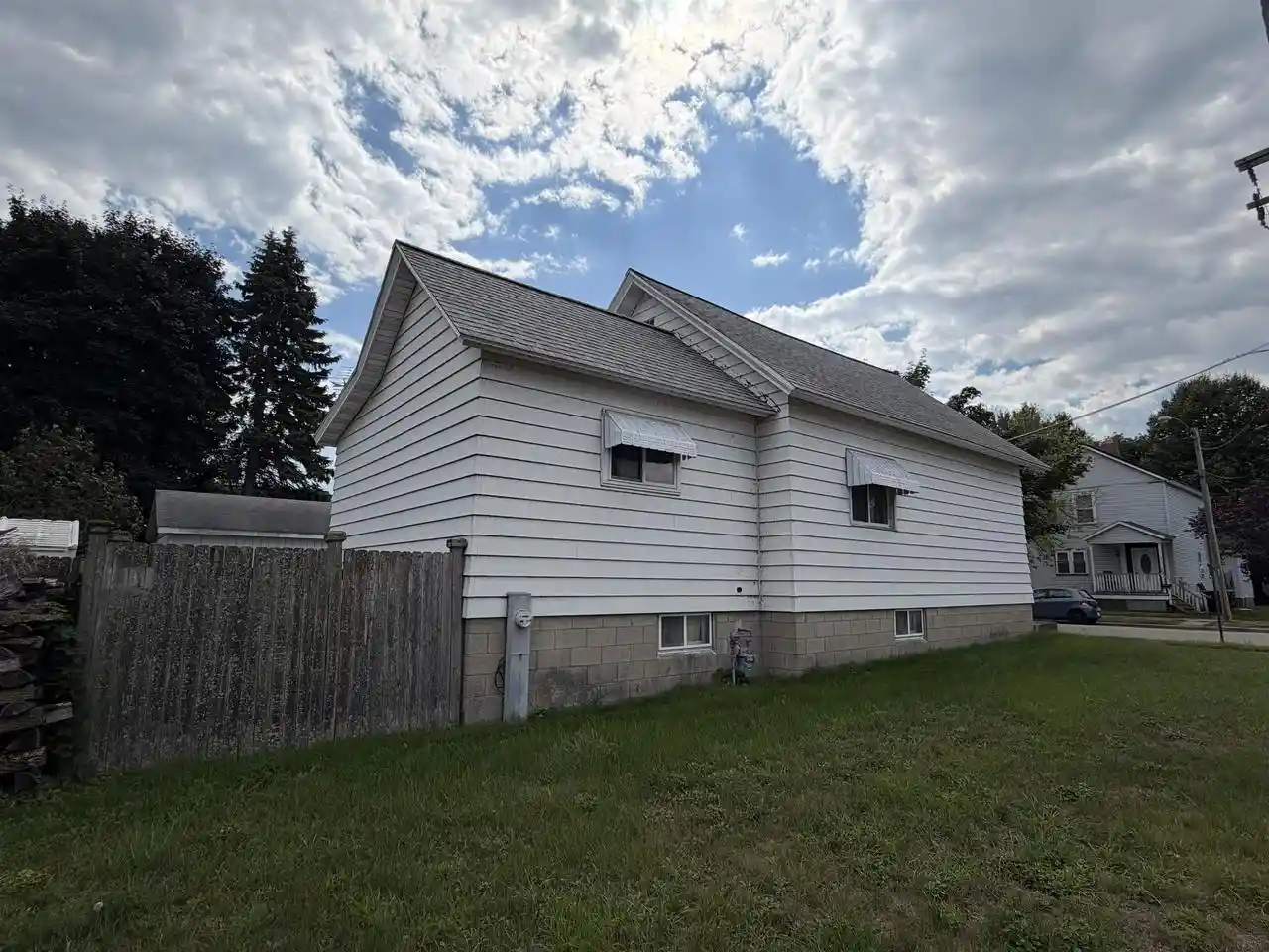 Photo 3 of Single family home for sale at 822 4Th Street Street, Menominee, MI 49858 | MLS# 50331790 | Listing updated on 2026-09-16