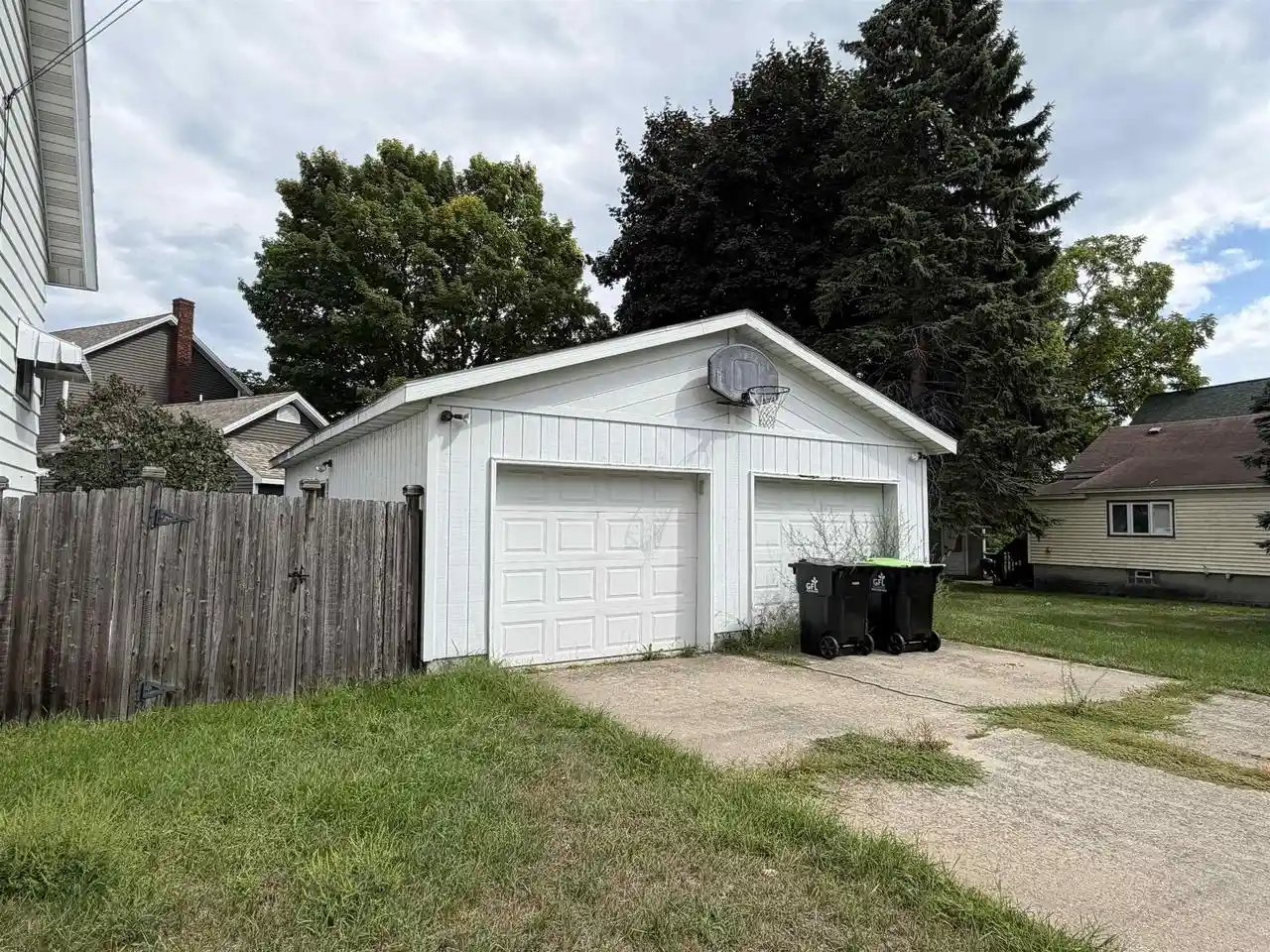 Photo 4 of Single family home for sale at 822 4Th Street Street, Menominee, MI 49858 | MLS# 50331790 | Listing updated on 2026-09-16