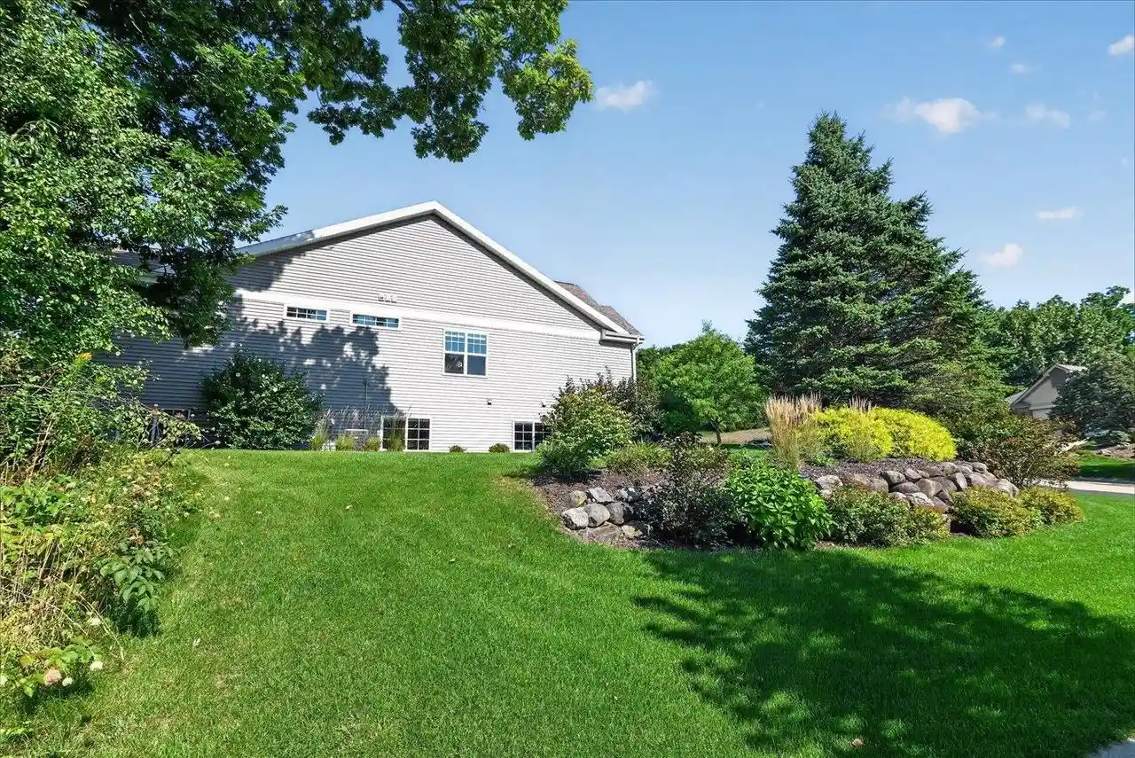 Photo 3 of Sale Pending at 3083 Barrington Hills Court Court, Fitchburg, WI 53711 | MLS# 2031456 | Listing updated on 2026-09-13