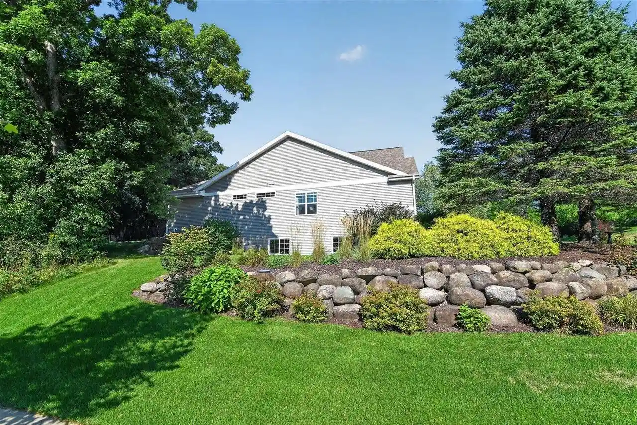 Photo 4 of Sale Pending at 3083 Barrington Hills Court Court, Fitchburg, WI 53711 | MLS# 2031456 | Listing updated on 2026-09-13