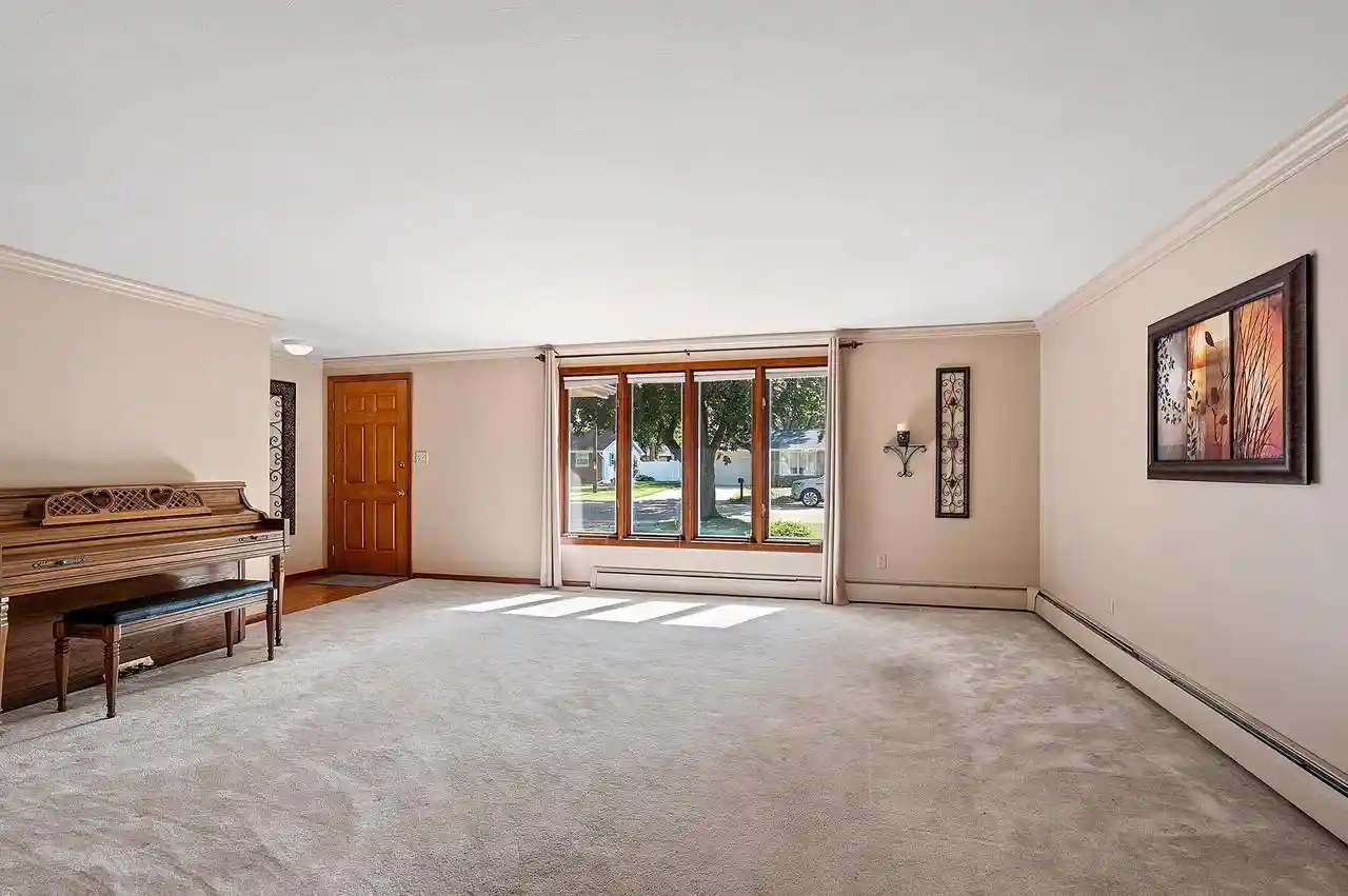 Photo 2 of Single family home for sale at 1192 Alice Dr Dr, Green Bay, WI 54304 | MLS# 50331793 | Listing updated on 2026-09-14