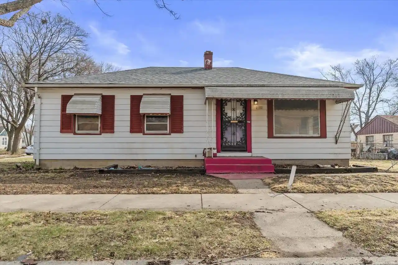 Photo 1 of Single family home for sale at 2101 W Fairmount Avenue Avenue, Milwaukee, WI 53209 | MLS# 1978097 | Listing updated on 2026-08-27