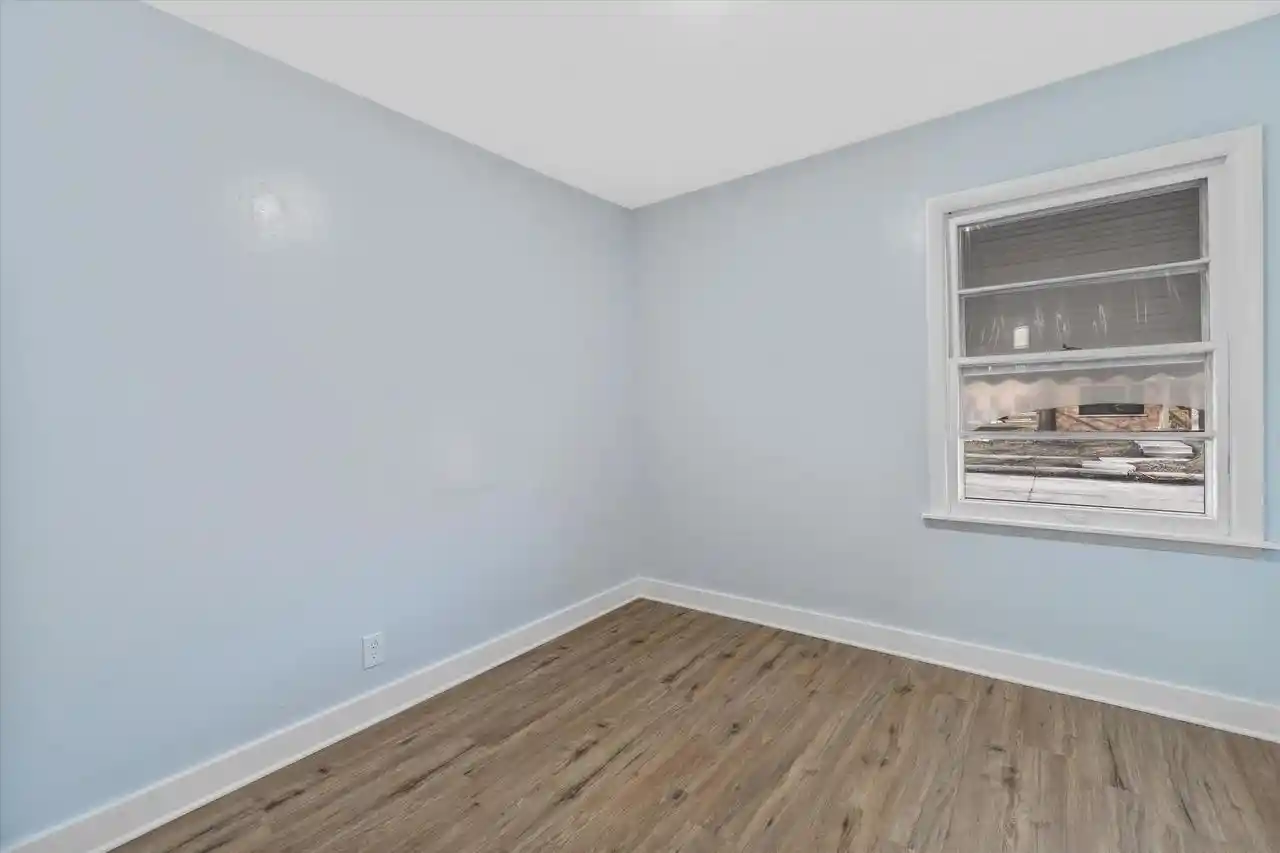 Photo 3 of Single family home for sale at 2101 W Fairmount Avenue Avenue, Milwaukee, WI 53209 | MLS# 1978097 | Listing updated on 2026-08-27