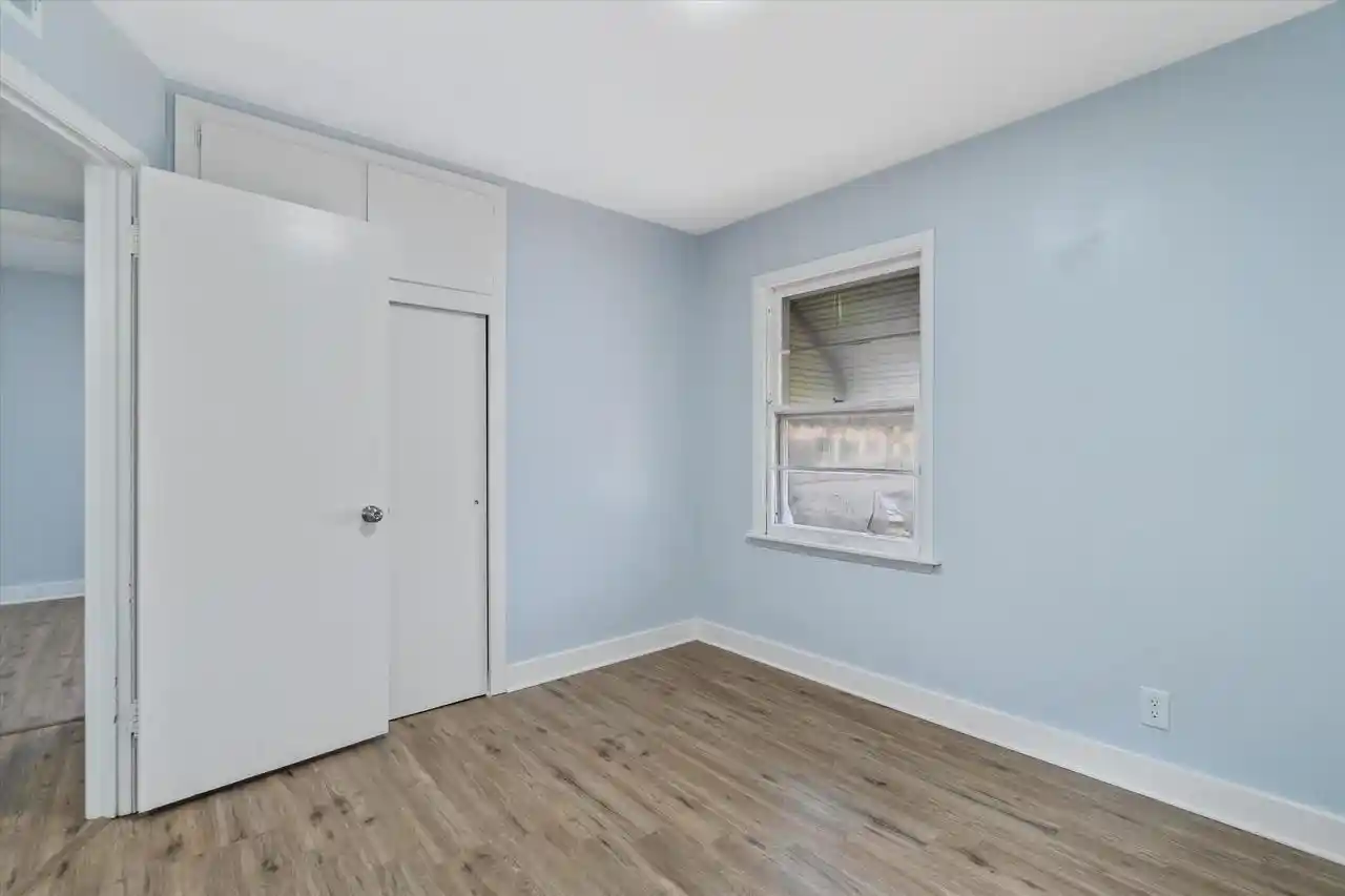 Photo 4 of Single family home for sale at 2101 W Fairmount Avenue Avenue, Milwaukee, WI 53209 | MLS# 1978097 | Listing updated on 2026-08-27