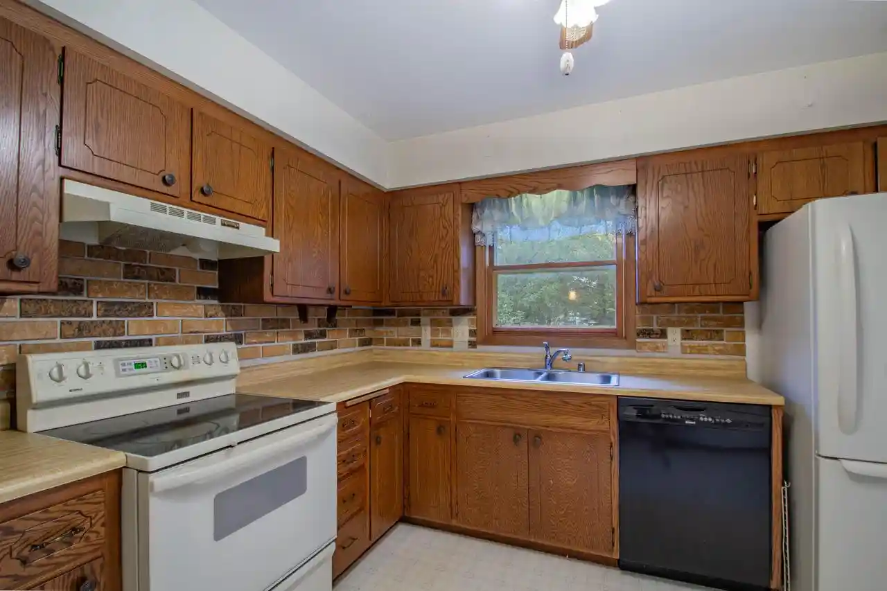 Photo 4 of Sale Pending at 1068 Kiewert St, Watertown, WI 53098 | MLS# 1978104 | Listing updated on 2026-09-15