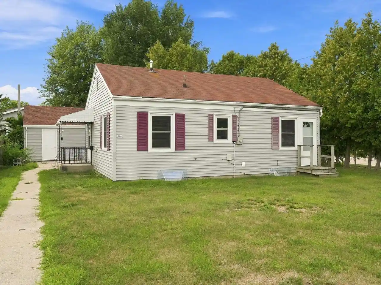1st image of 904 Raton Court Court, Manitowoc, WI 54220 | MLS# 1978108