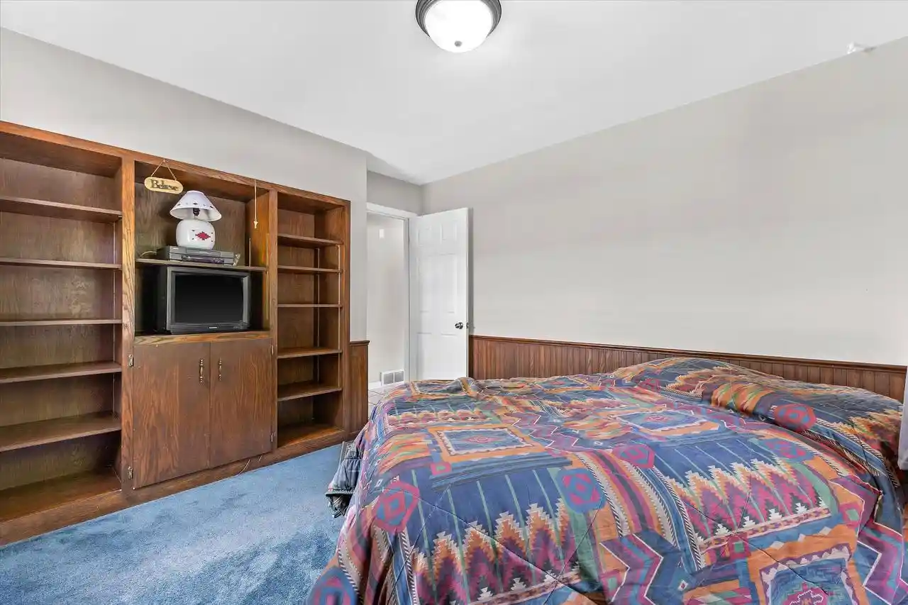 Photo 3 of Single family home for sale at 725 Oak Street Street, South Milwaukee, WI 53172 | MLS# 1978118 | Listing updated on 2026-08-29