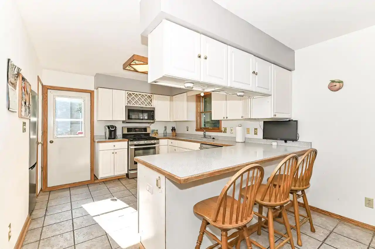 Photo 4 of Single family home for sale at 1513 Blakewood Court Court, South Milwaukee, WI 53172 | MLS# 1978120 | Listing updated on 2026-08-27
