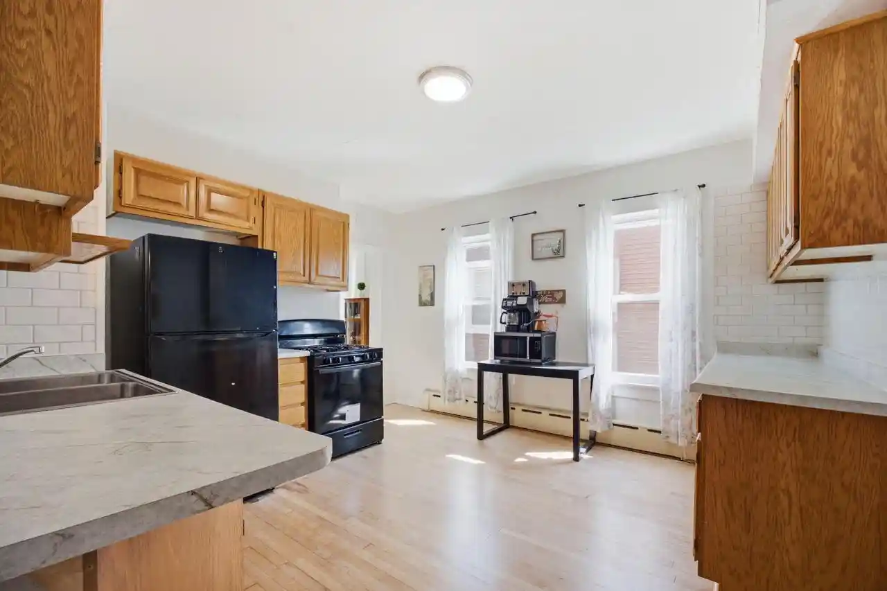 Listing Photo 4 - Condo for sale in building located at 2021 S 32Nd St St, Milwaukee, WI 53215 - Unit #2023