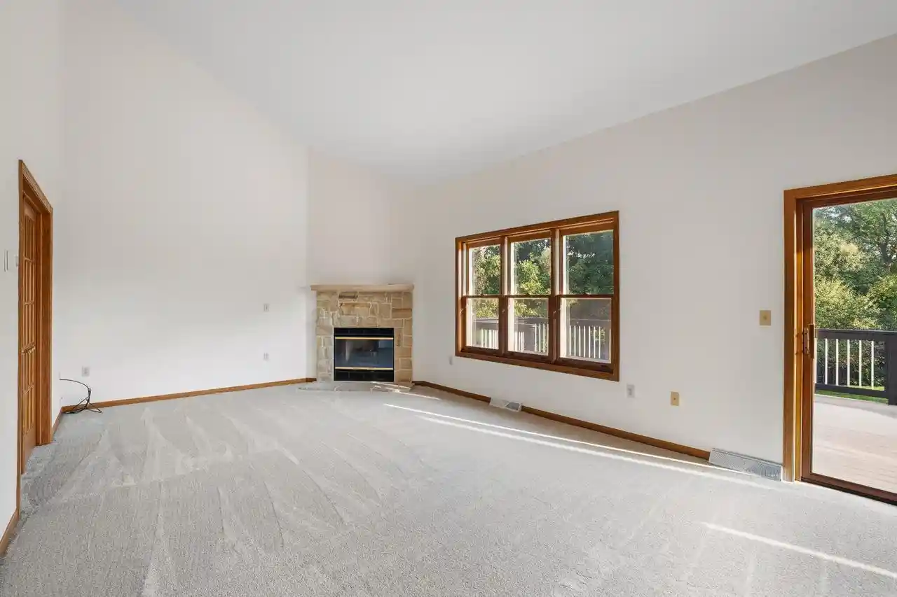 Listing Photo 4 - Condo for sale in building located at 3207 S Ridge Crest Ct Ct, New Berlin, WI 53151 - Unit #3205
