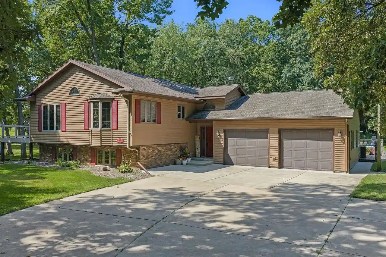 Single family home for sale at 517 Schwantz Road Road, Pardeeville, WI 53954 | MLS# 2031485