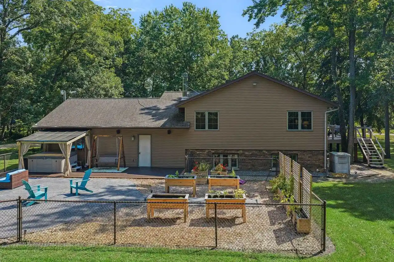 Photo 3 of Single family home for sale at 517 Schwantz Road Road, Pardeeville, WI 53954 | MLS# 2031485 | Listing updated on 2026-09-15