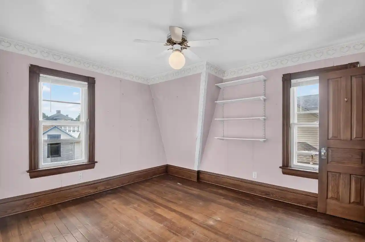 Photo 3 of Single family home for sale at 1333 West Boulevard Boulevard, Racine, WI 53405 | MLS# 1978150 | Listing updated on 2026-09-23