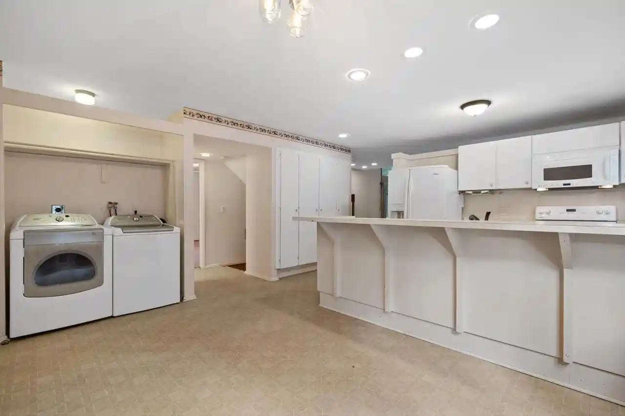 Photo 3 of Condo for sale at 92 Woodfield Ct, Racine, WI 53402 | MLS# 1978151 | Listing updated on 2026-09-17