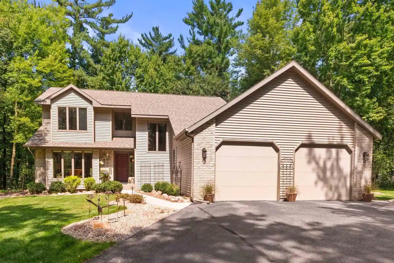 Photo 3 of Single family home for sale at 3811 North Valley Dr Dr, Wisconsin Rapids, WI 54494 | MLS# 22604218 | Listing updated on 2026-09-01