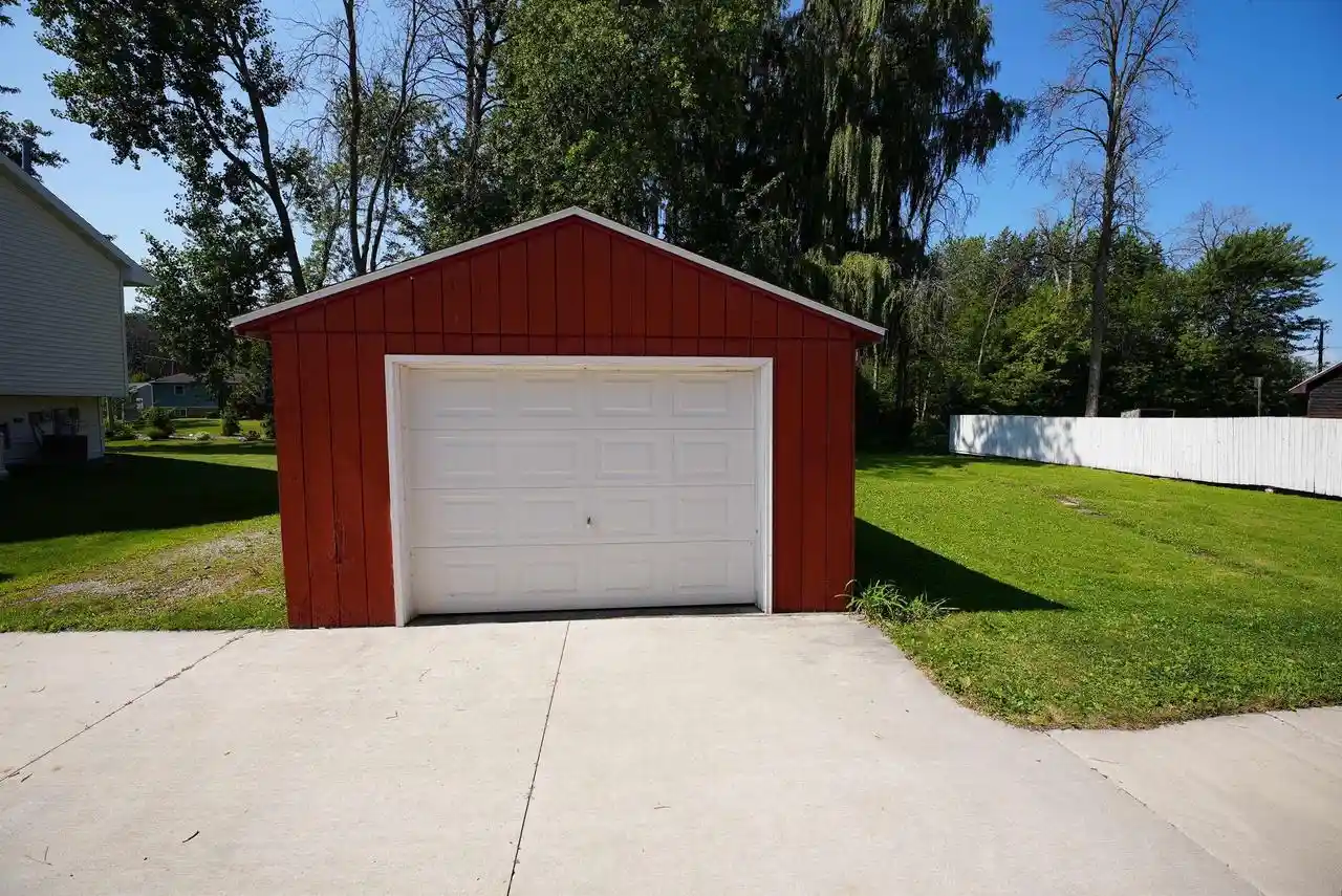 Photo 3 of Single family home for sale at 3933 Lloyd Street Street, Green Bay, WI 54311 | MLS# 50331796 | Listing updated on 2026-09-02
