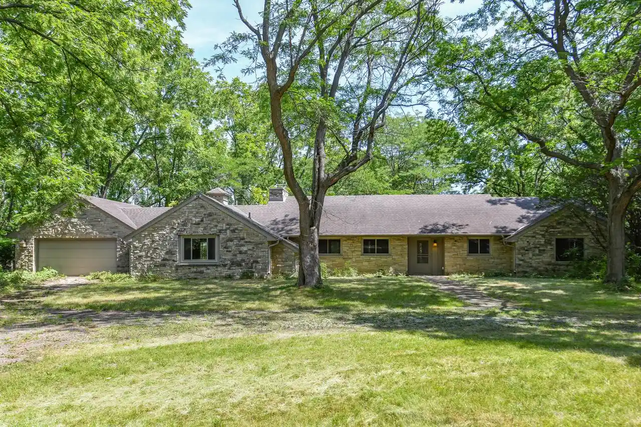 Photo 1 of Single family home for sale at W269s3178 Merrill Hills Road Road, Waukesha, WI 53189 | MLS# 1978186 | Listing updated on 2026-09-01