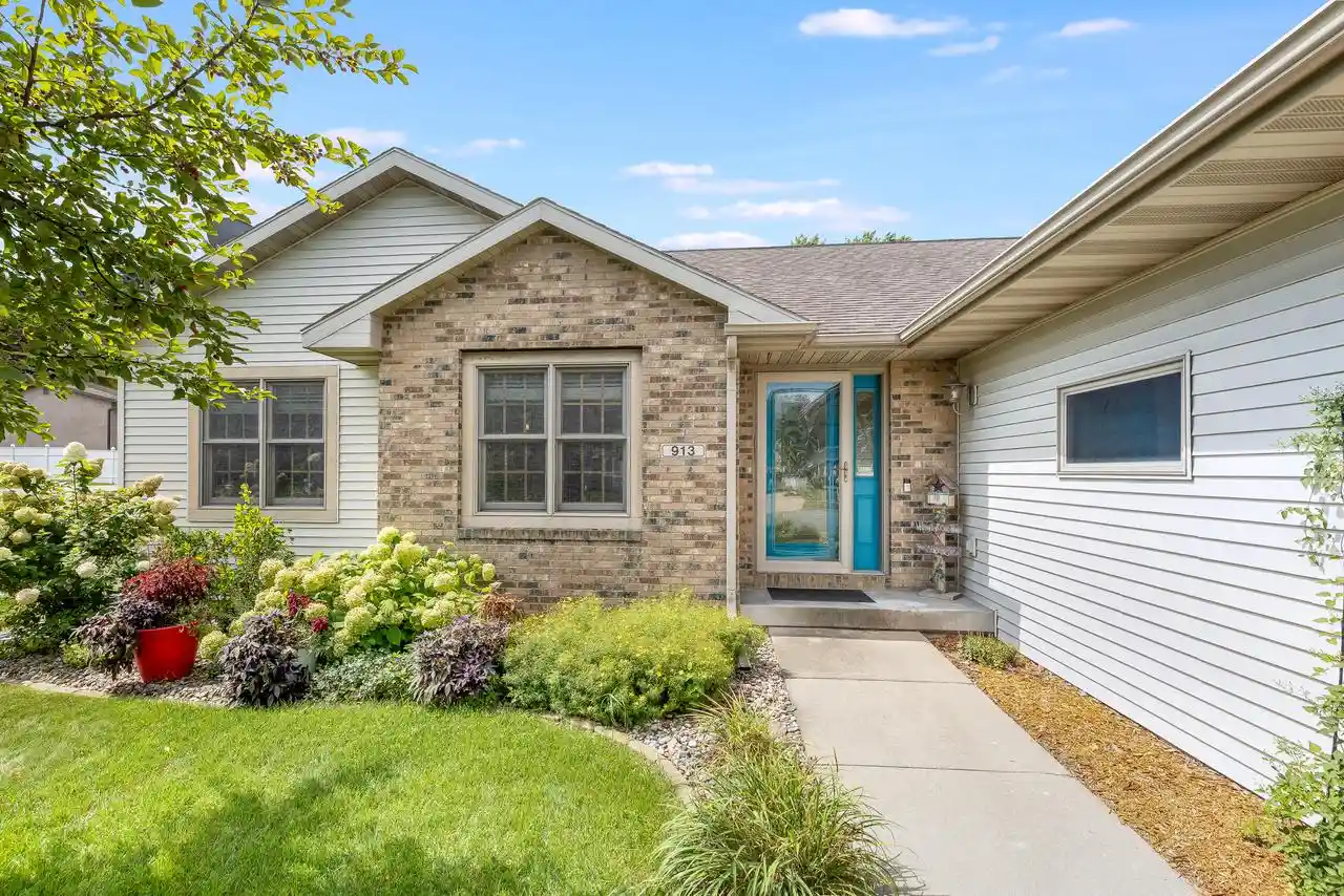 Photo 1 of Sale Pending at 913 Oak Avenue N Avenue N, Onalaska, WI 54650 | MLS# 1978182 | Listing updated on 2026-08-31