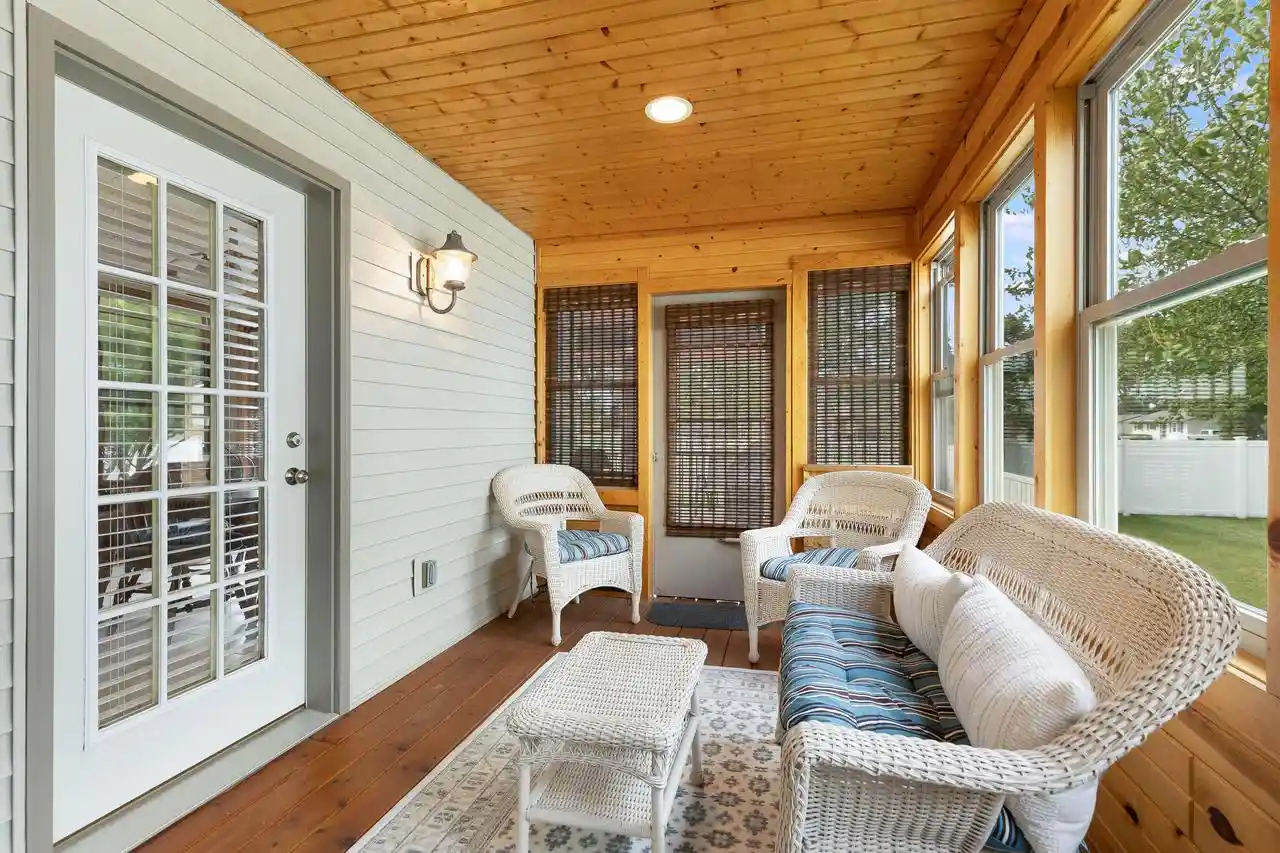 Photo 2 of Sale Pending at 913 Oak Avenue N Avenue N, Onalaska, WI 54650 | MLS# 1978182 | Listing updated on 2026-08-31