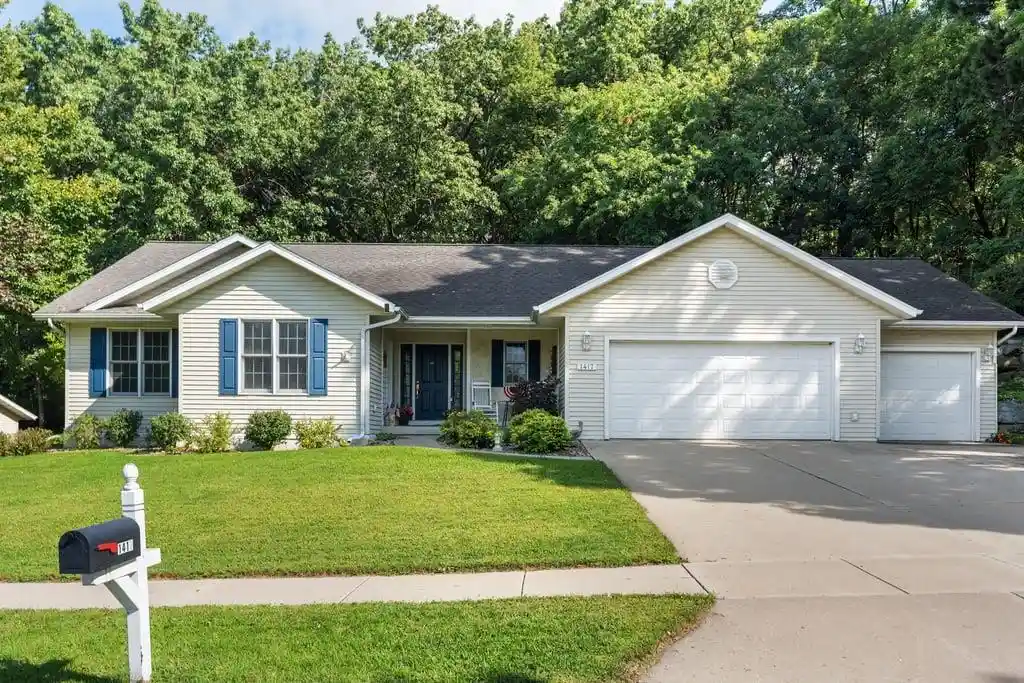 Photo 1 of Single family home for sale at 1417 Ridgeview Dr Dr, Reedsburg, WI 53959 | MLS# 2031507 | Listing updated on 2026-09-22