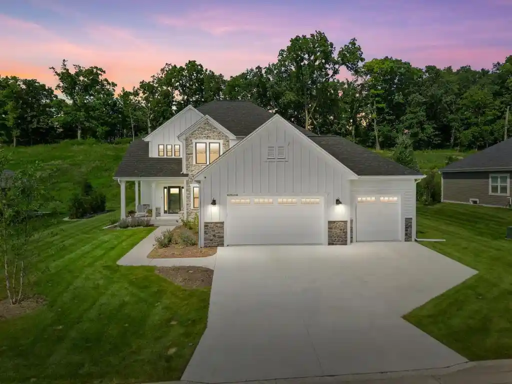 Photo 1 of Single family home for sale at N69w23598 N Donna Dr Dr, Sussex, WI 53089 | MLS# 1978230 | Listing updated on 2026-08-31