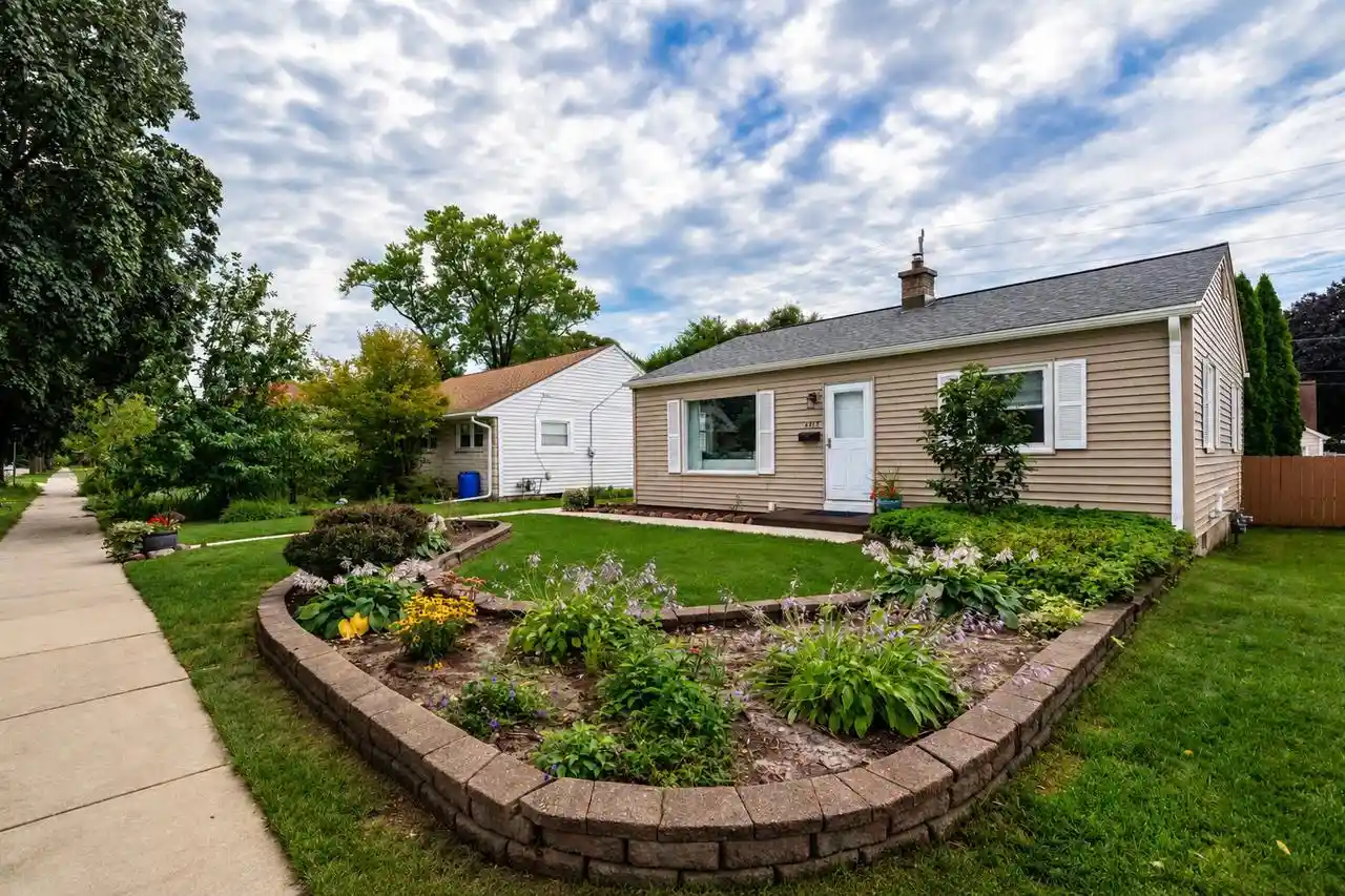 Photo 1 of Single family home for sale at 4917 N Mohawk Ave, Glendale, WI 53217 | MLS# 1978233 | Listing updated on 2026-09-17