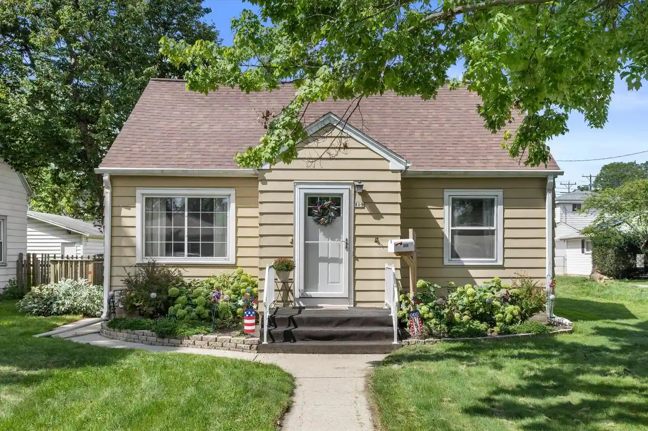 Photo 1 of Single family home for sale at 809 S 113th Street Street, West Allis, WI 53214 | MLS# 1978235 | Listing updated on 2026-09-17